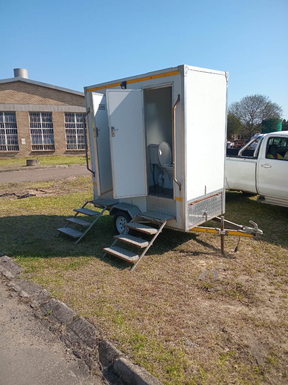 LOOLET VIP Toilet Trailer